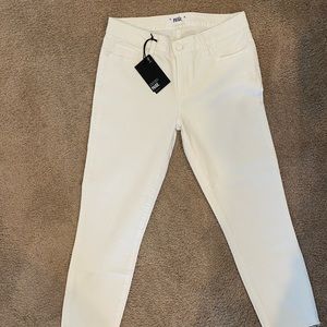 Paige White Denim. Women’s size 29 skyline skinny crop NWT